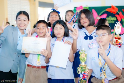 พิธีมอบเกียรติบัตรและโล่รางวัล